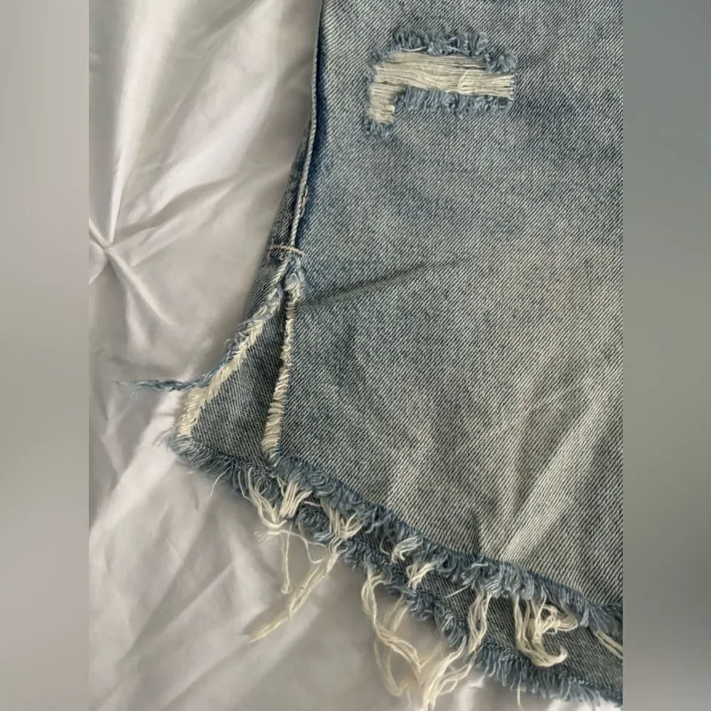 NWOT Free People distressed denim shorts. Size 24